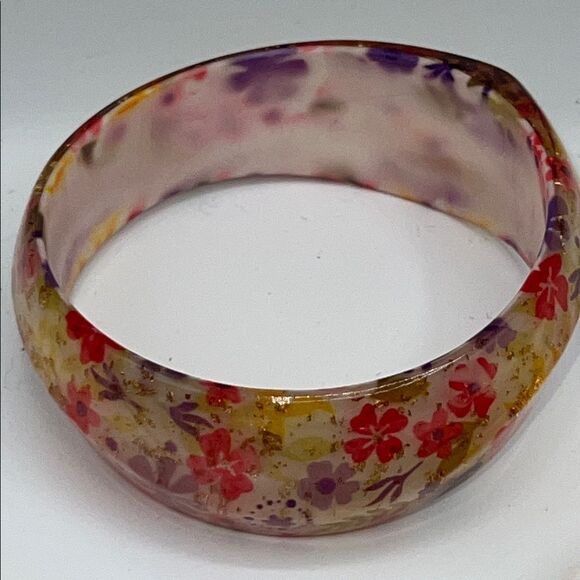VINTAGE Floral Lucite Bangle Bracelet - Picture 2 of 6